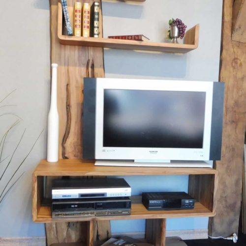 L’Atelier du Cornillon : meuble TV en pommier