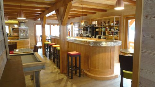 Ateliers JOVIS : Agencement d’un bar privé à la montagne