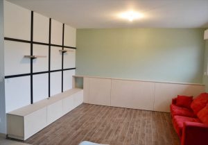 Meuble télé, cache-câbles, rangements en contreplaqué bouleau