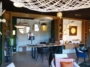 Aménagement Elfyzon Achitecte Interieur : rangements, bureau, habillage mural en chêne massif