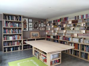 Bibliothèque d'angle en frêne