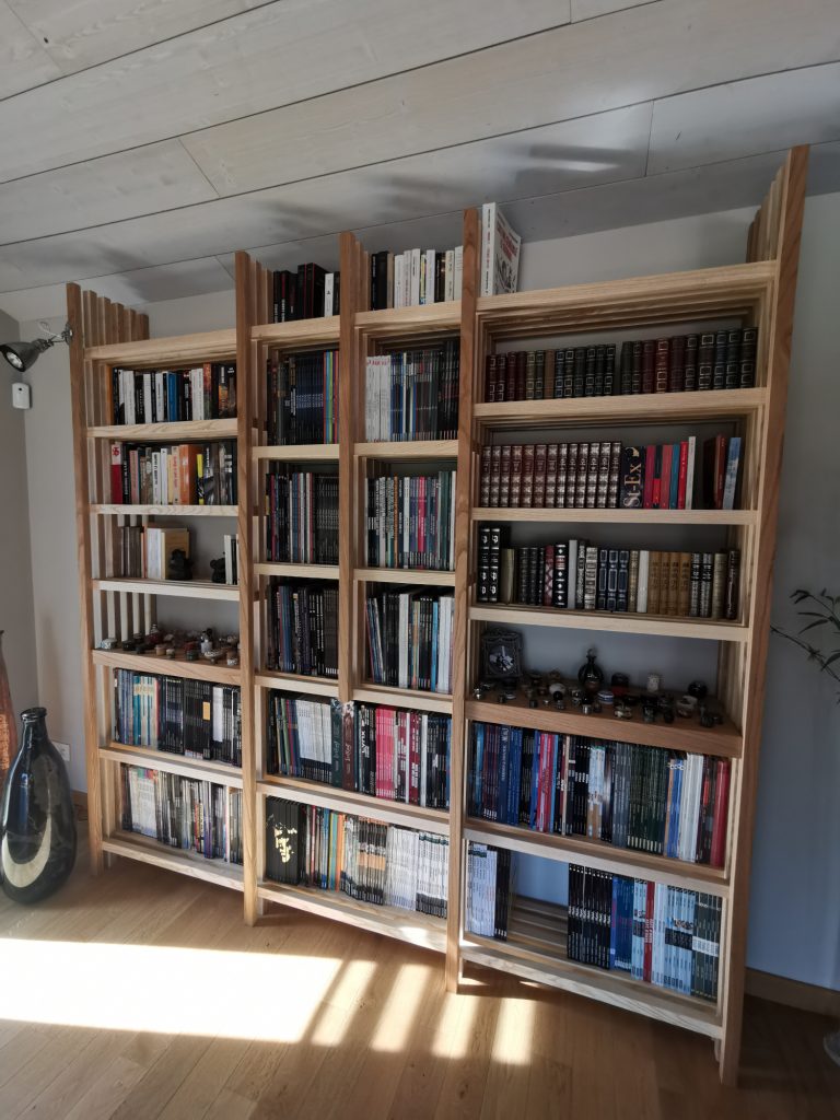 Bibliothèque frêne et châtaignier massif