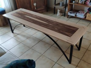 Table basse chêne massif placage palissandres des indes et piétement métallique