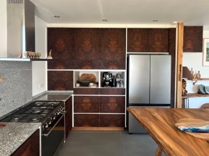 Façades de meuble de cuisine en loupe de noyer d'Amérique